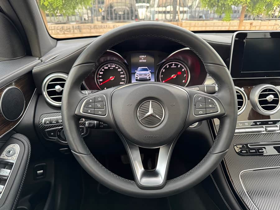 Mercedes-Benz GLC 2017 — фото 12