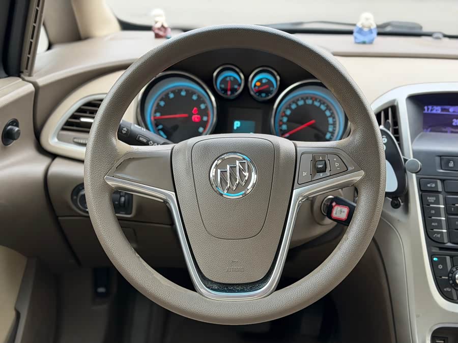Buick Excelle 2013 — фото 15