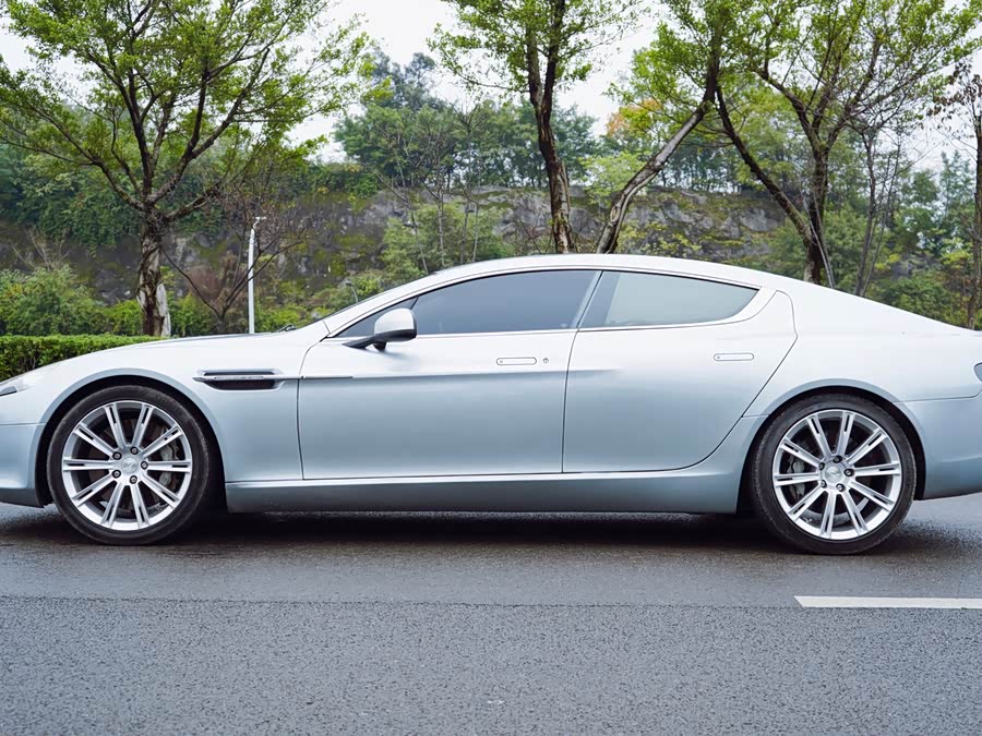 Aston Martin Rapide 2010