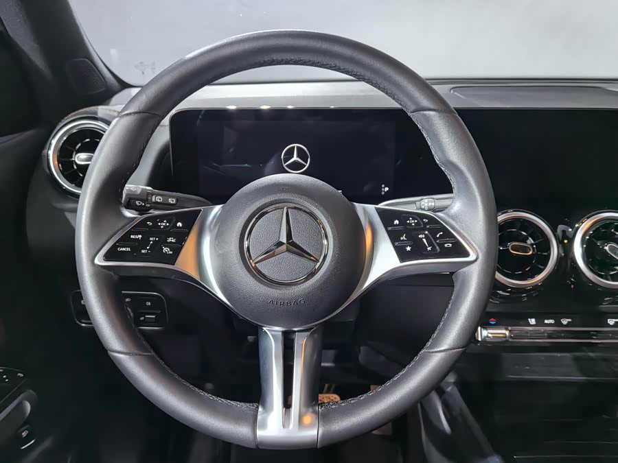 Mercedes-Benz GLB 2024