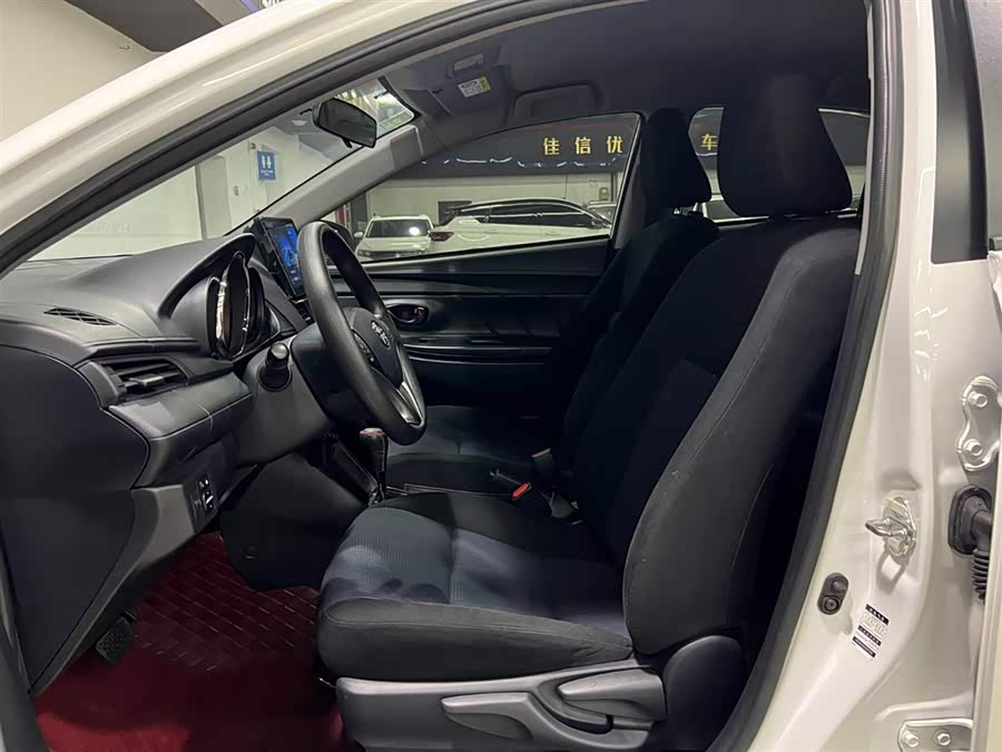 Toyota Yaris L 2022 — фото 8