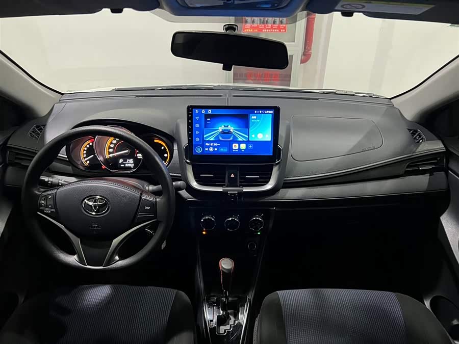 Toyota Yaris L 2022 — фото 11