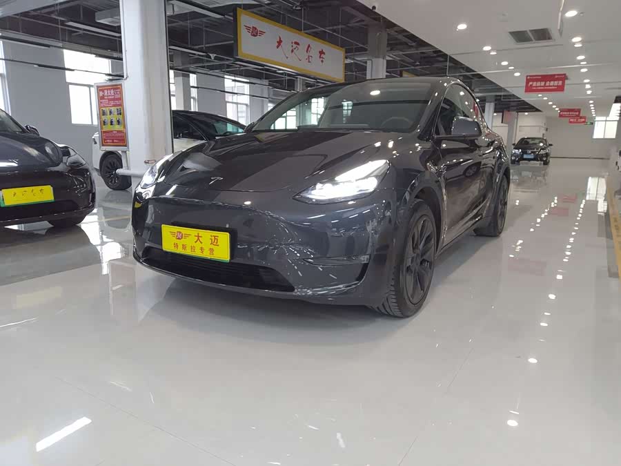 Tesla Model Y 2024