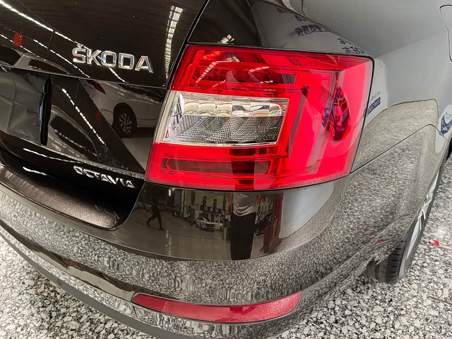 Skoda Octavia 2017 — фото 18