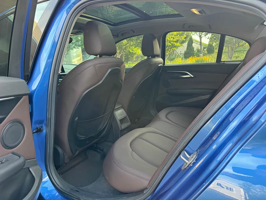 BMW 1 Series 2019 — фото 10