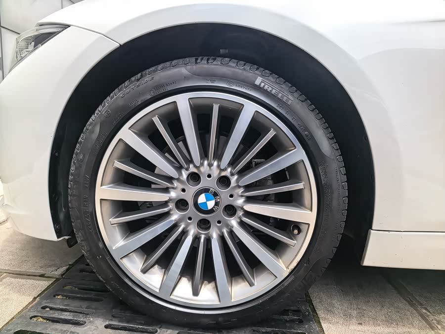 BMW 3 Series 2019 — фото 24