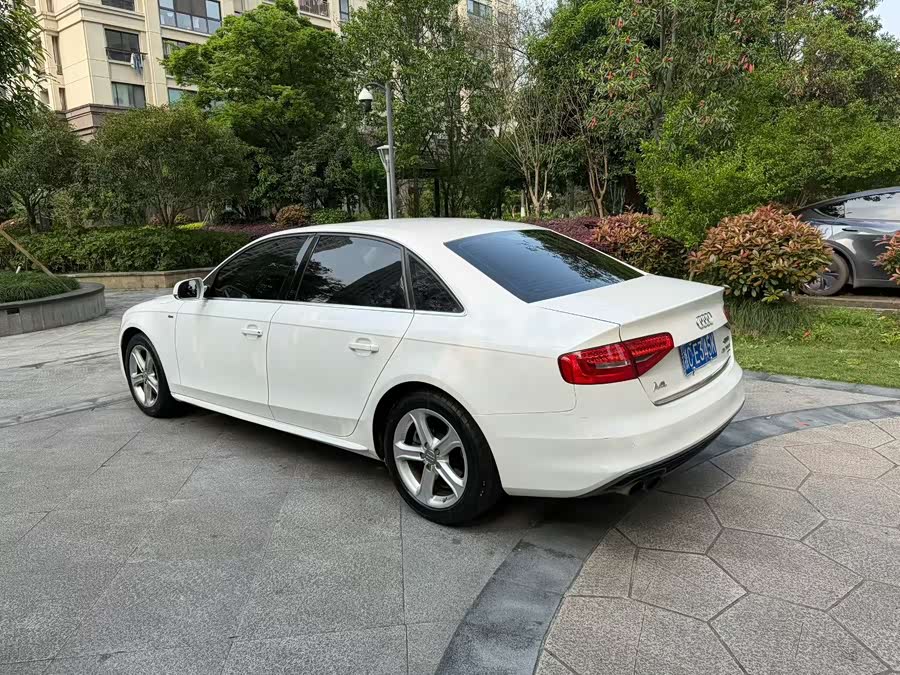 Audi A4L 2015