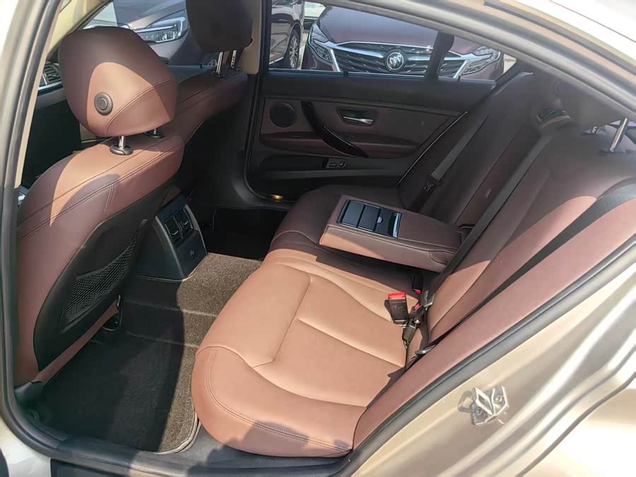 BMW 3 Series 2019 — фото 17