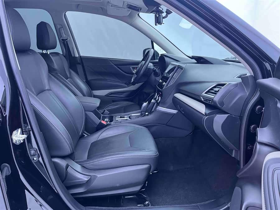 Subaru Forester 2022 — фото 14