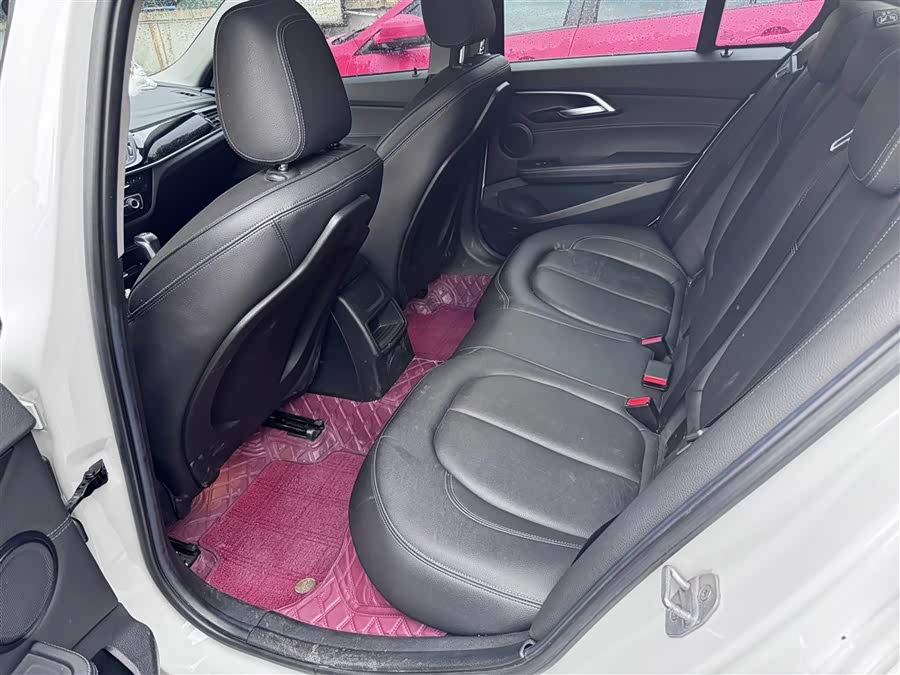 BMW 1 Series 2019 — фото 12