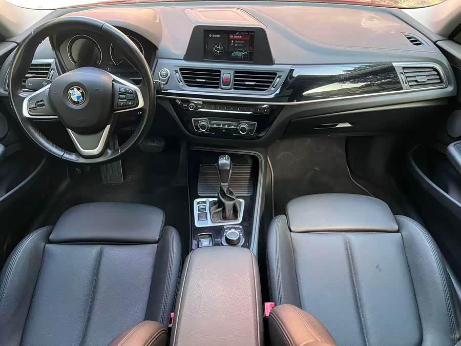 BMW 1 Series 2018 — фото 9