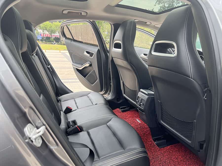 Mercedes-Benz GLA 2015