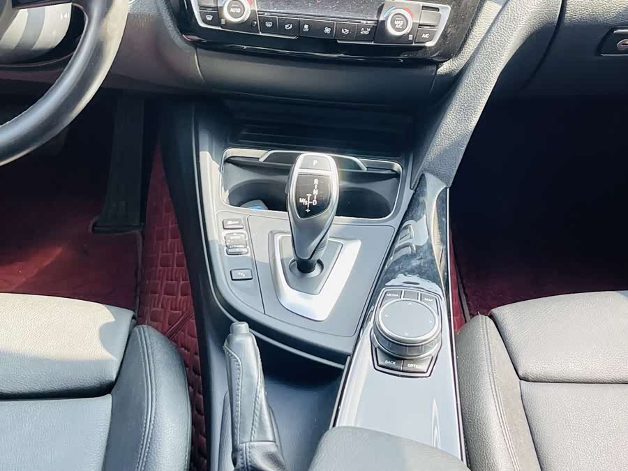 BMW 3 Series 2019 — фото 11