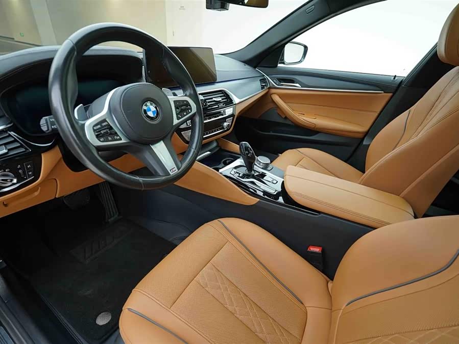BMW 5 Series 2021 — фото 10