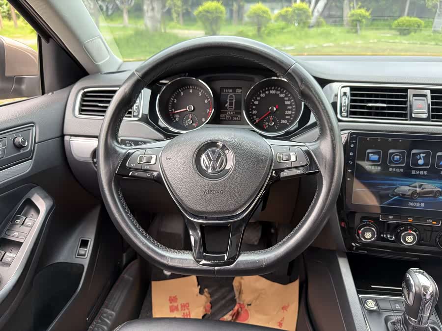 Volkswagen Sagitar 2018