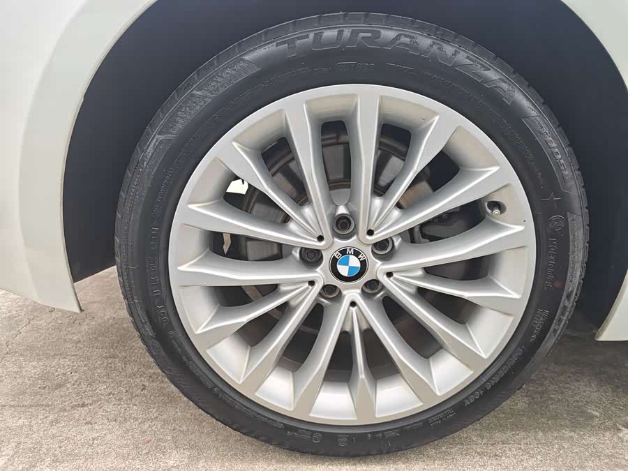 BMW 5 Series 2018 — фото 12
