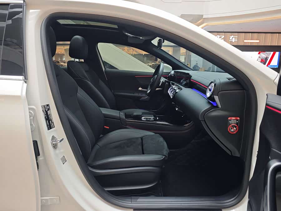 Mercedes-Benz A-Class 2022 — фото 11