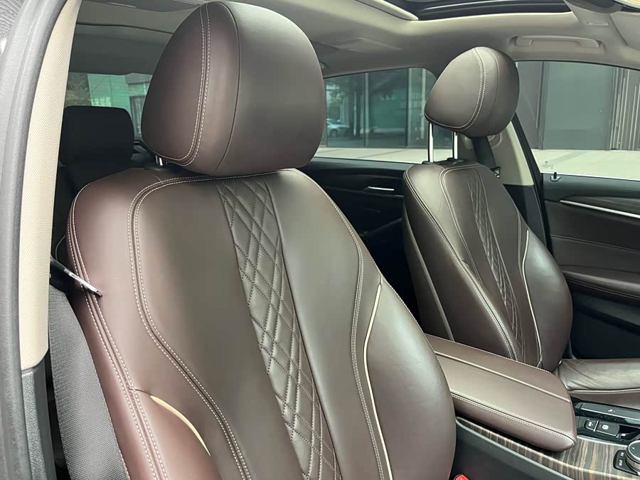 BMW 5 Series 2018 — фото 24