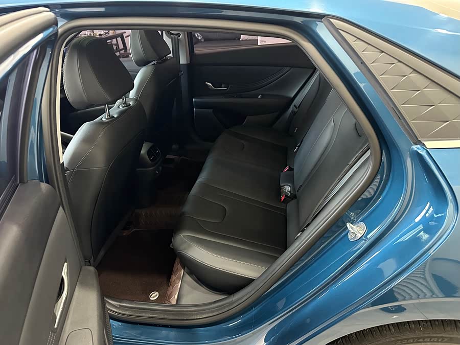 Hyundai Elantra 2022