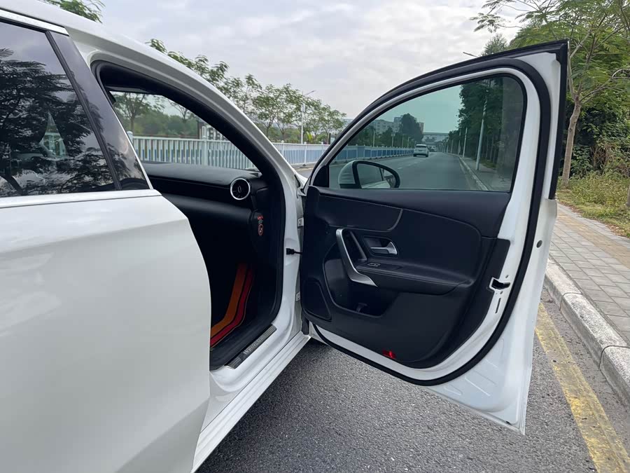 Mercedes-Benz A-Class 2019 — фото 12