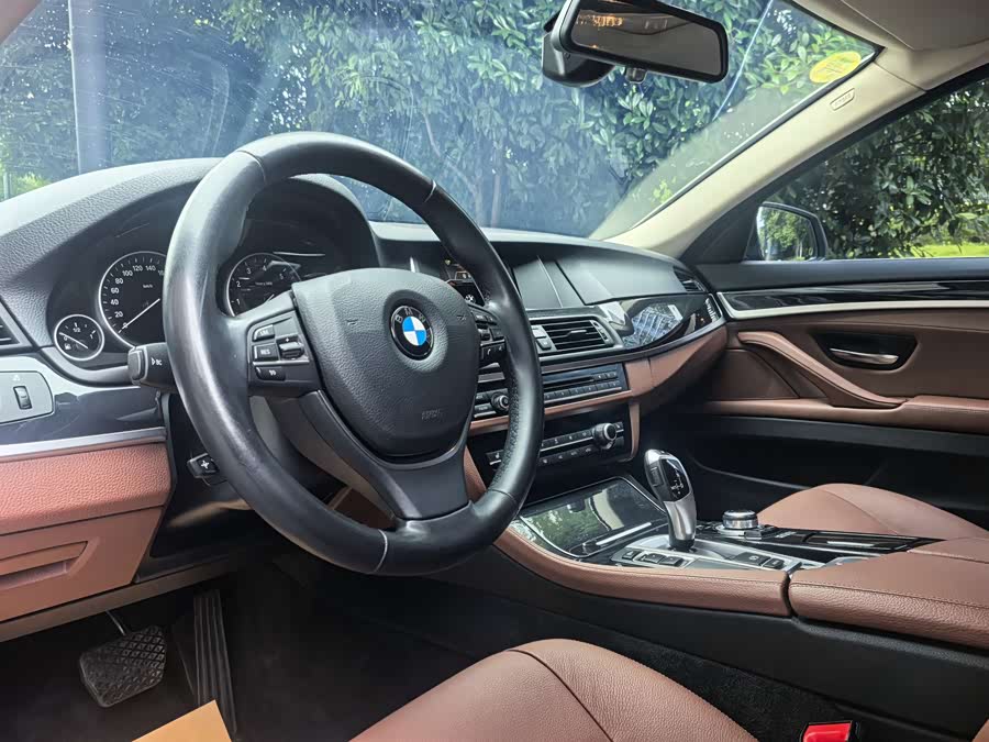 BMW 5 Series 2017 — фото 8