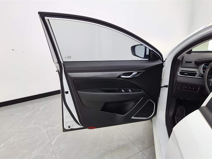 Geely Emgrand 2021
