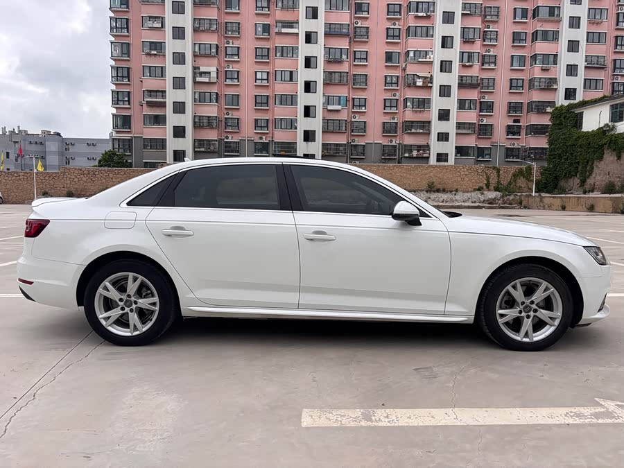 Audi A4L 2018