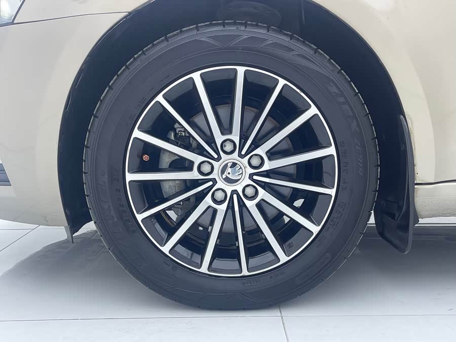 Skoda Octavia 2018 — фото 20
