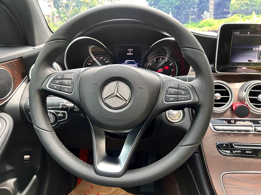 Mercedes-Benz GLC 2017 — фото 12