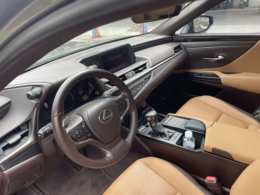 Lexus ES 2021 — фото 13