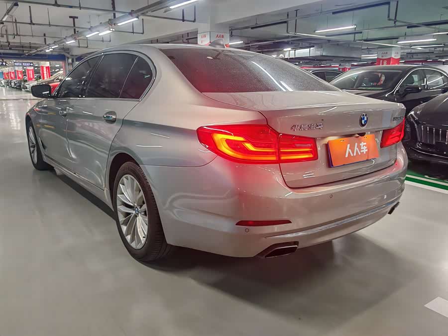BMW 5 Series 2018 — фото 14