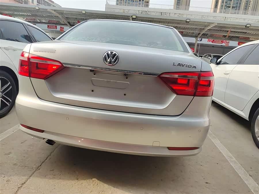 Volkswagen Lavida 2013