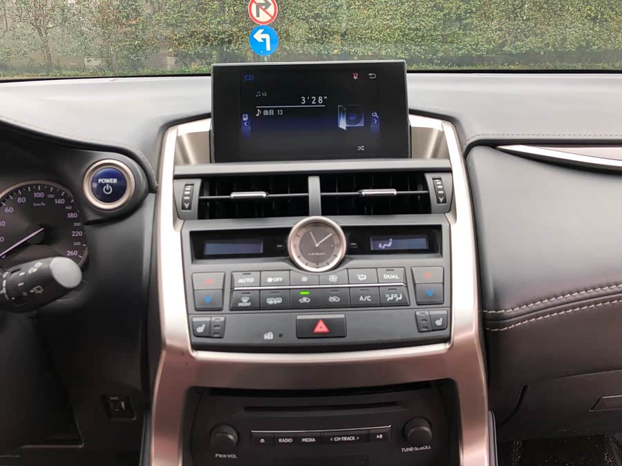 Lexus NX 2015 — фото 10
