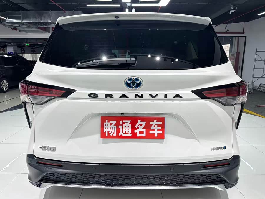 Toyota Granvia 2023