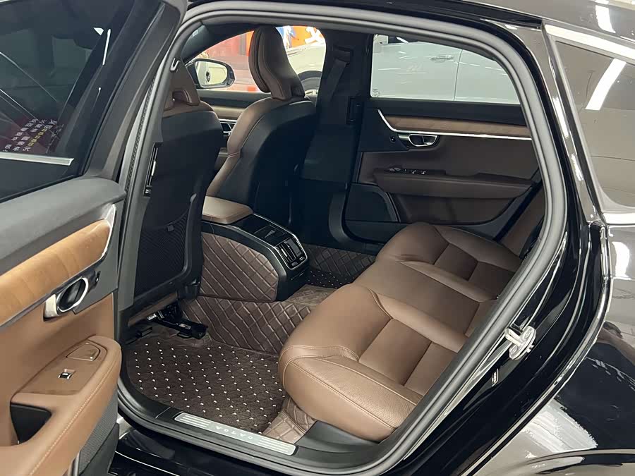 Volvo S90 2024