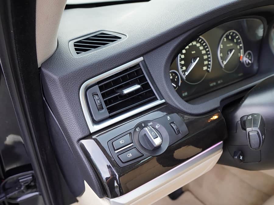 BMW 5 Series GT 2013 — фото 21