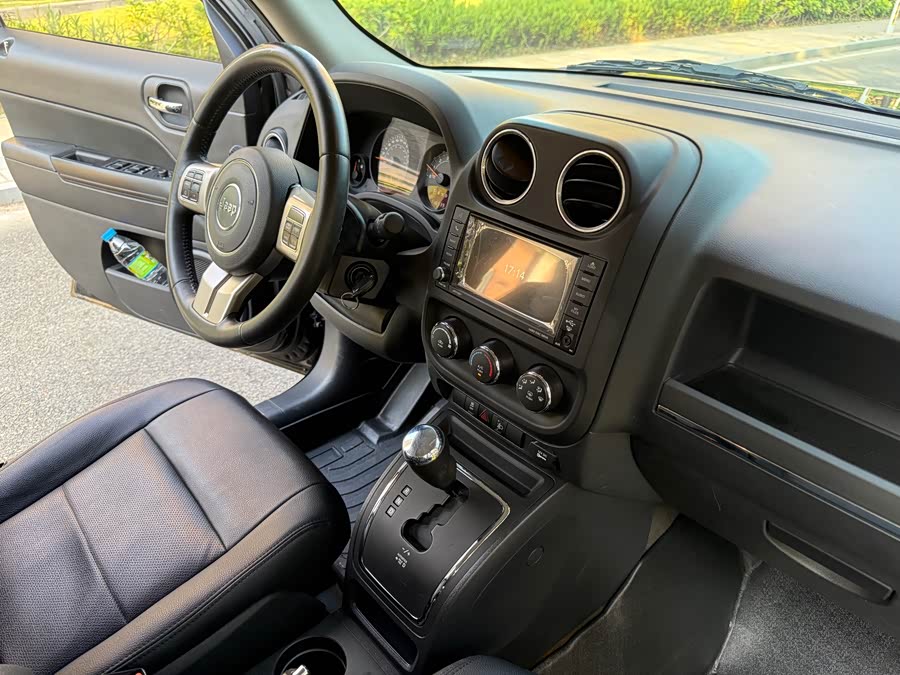 Jeep Freelancer 2014 — фото 11