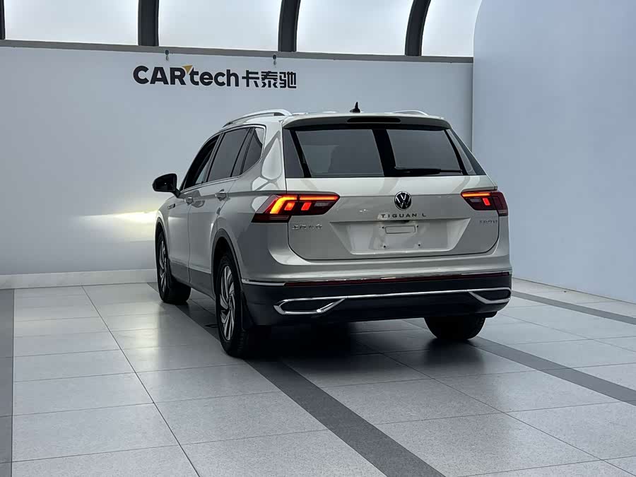 Volkswagen Tiguan L 2023 — фото 17