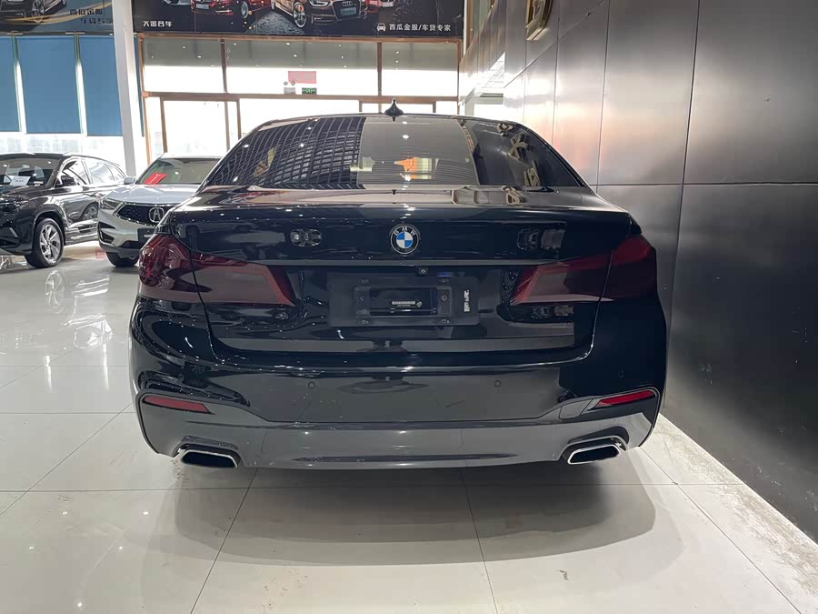 BMW 5 Series 2018 — фото 15