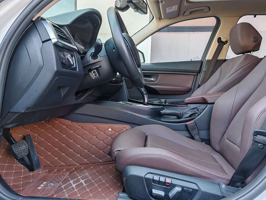 BMW 3 Series 2018 — фото 13