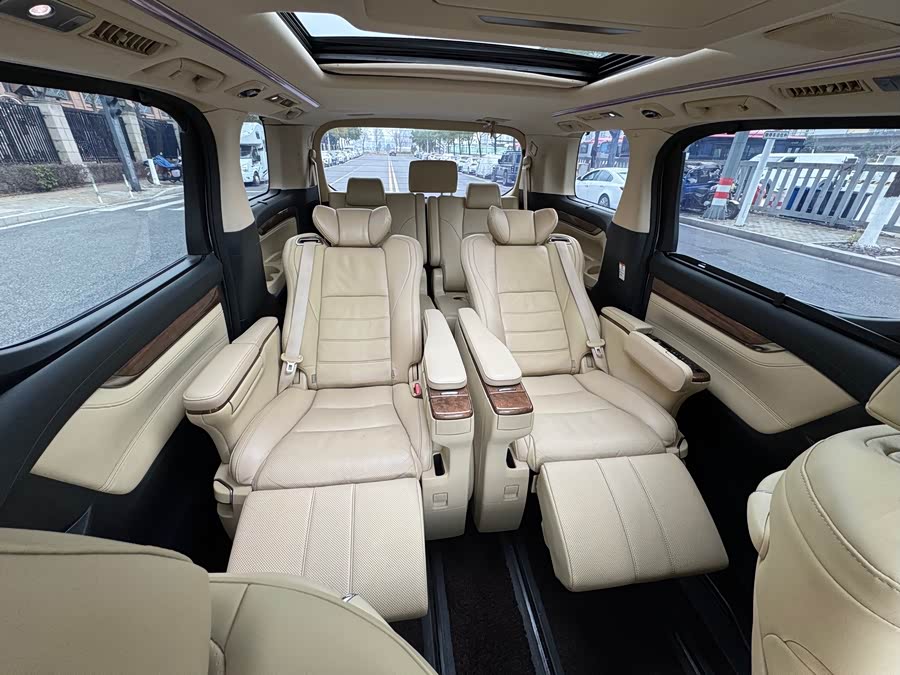 Toyota Alphard 2018 — фото 17