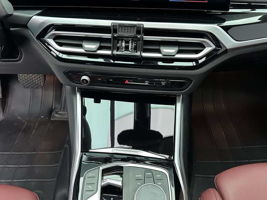 BMW 3 Series 2023 — фото 13