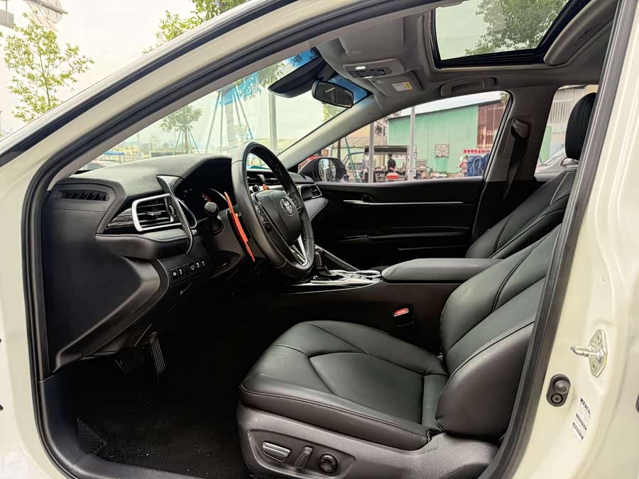 Toyota Camry 2019 — фото 11