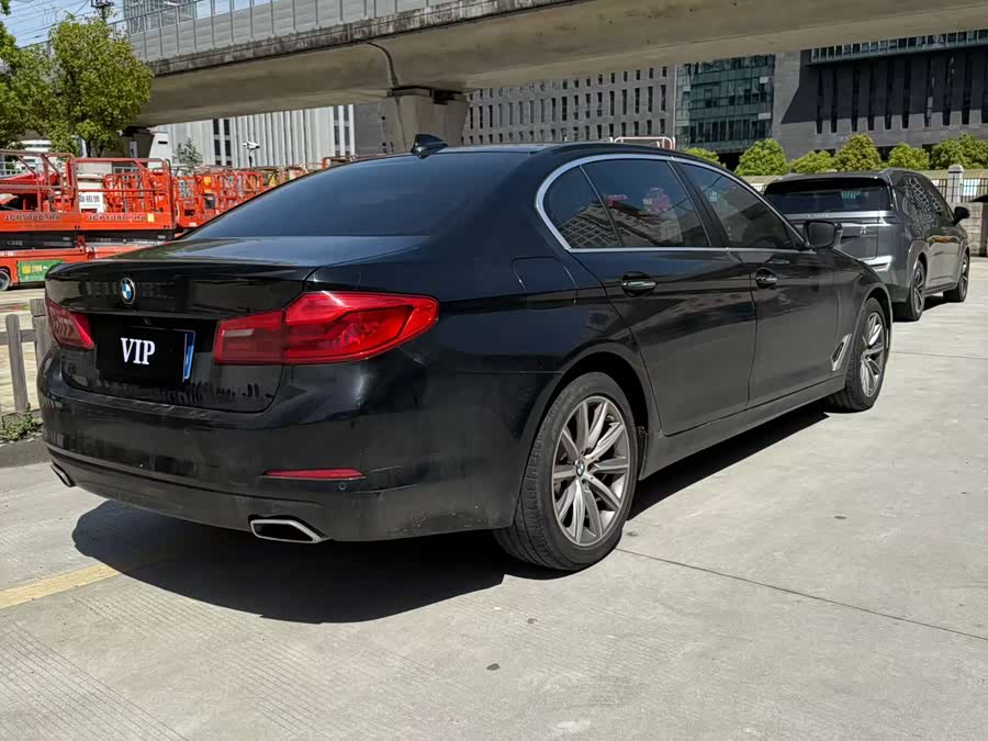 BMW 5 Series 2018 — фото 9
