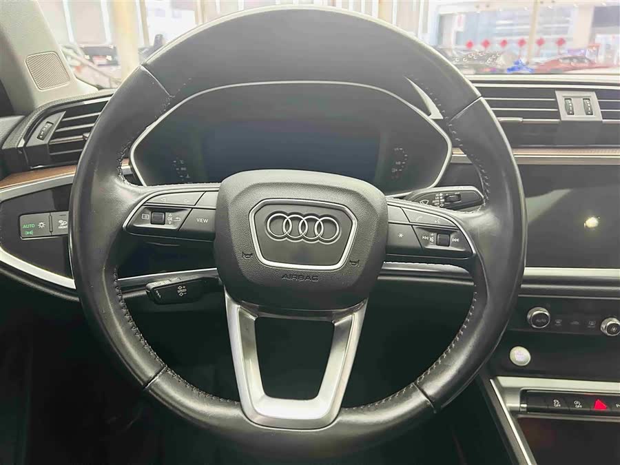 Audi Q3 2019 — фото 14