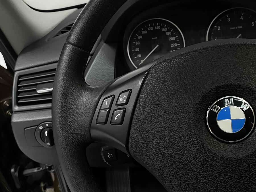 BMW X1 2012 — фото 22