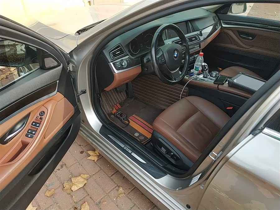 BMW 5 Series 2017 — фото 16