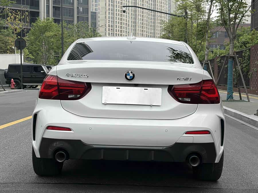 BMW 1 Series 2023 — фото 12