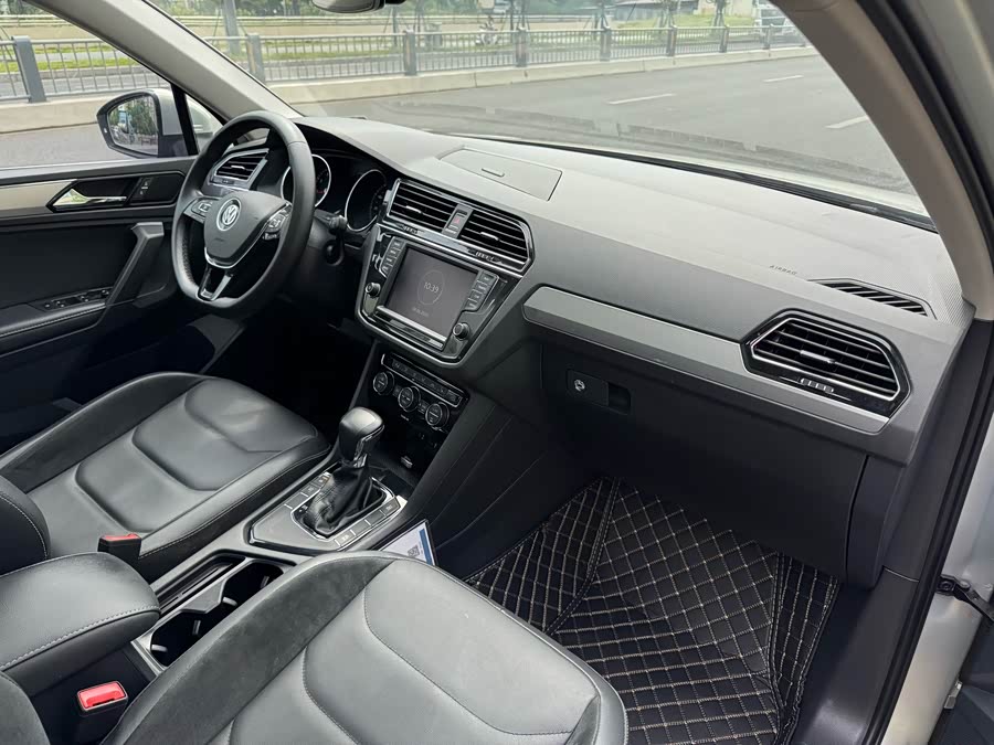 Volkswagen Tiguan L 2017 — фото 10