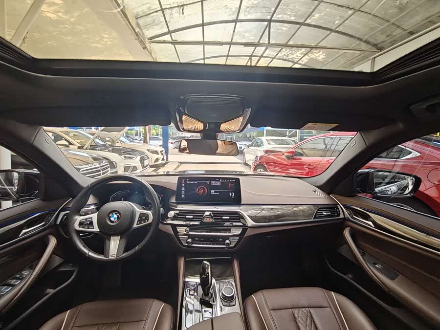 BMW 5 Series 2022 — фото 17